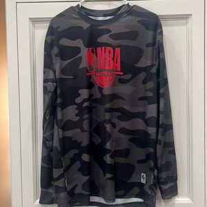 NBA Official Basketball Men's Medium Pullover Long Sleeve Tee Black Tone
